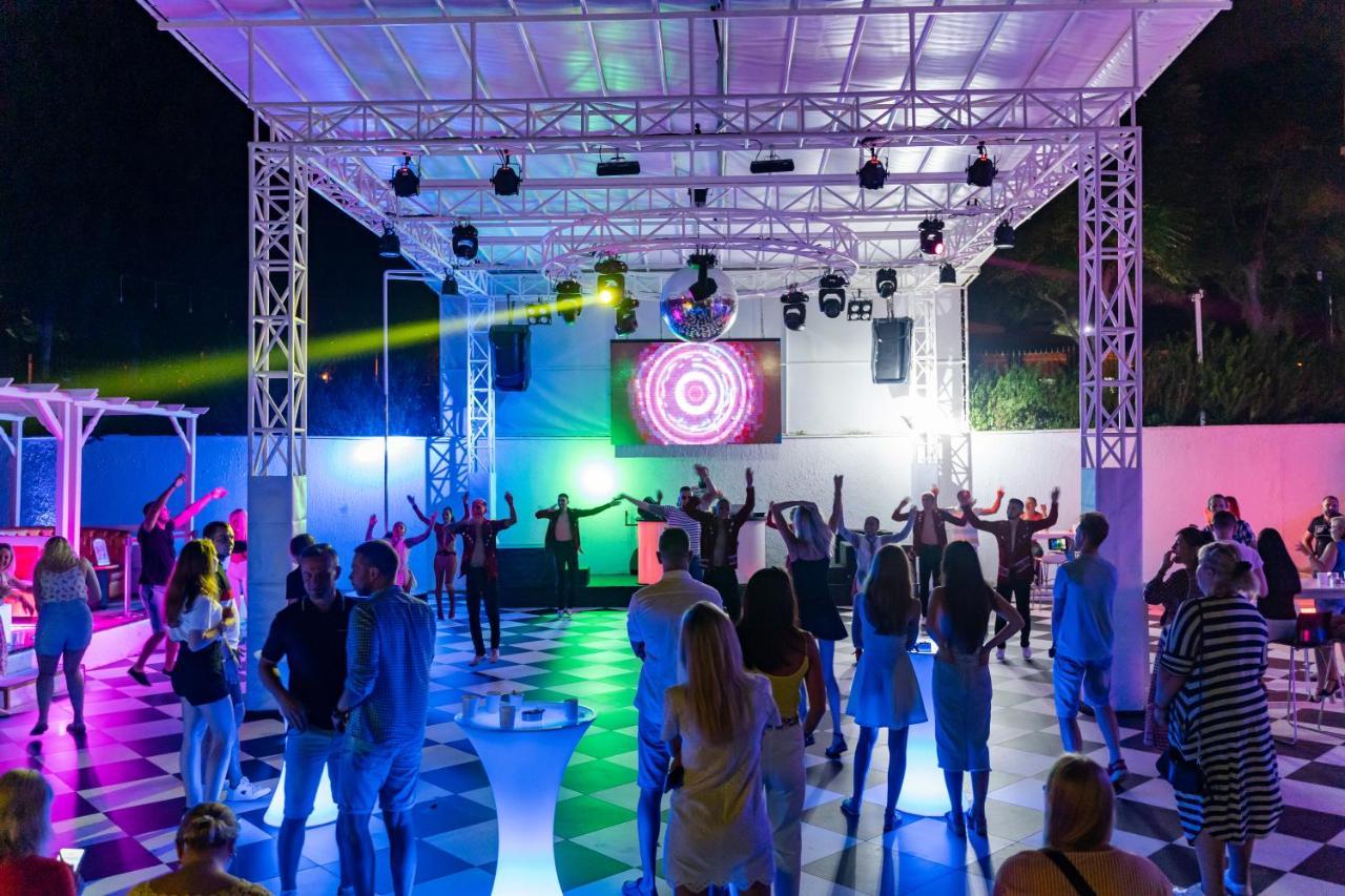 Hotel Aqi Hydros Club à Kemer Extérieur photo Dancefloor at a nightclub in Ibiza