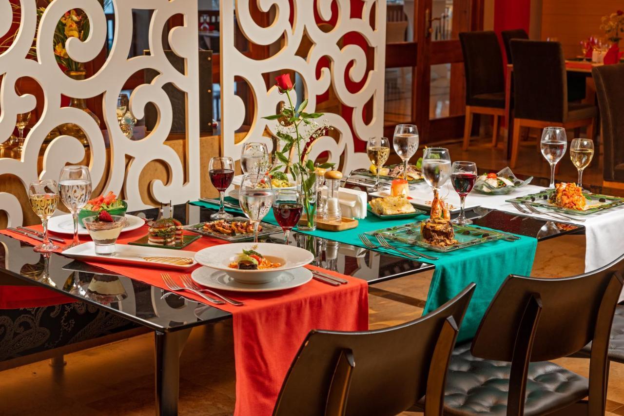 Hotel Aqi Hydros Club à Kemer Extérieur photo A table set for dinner