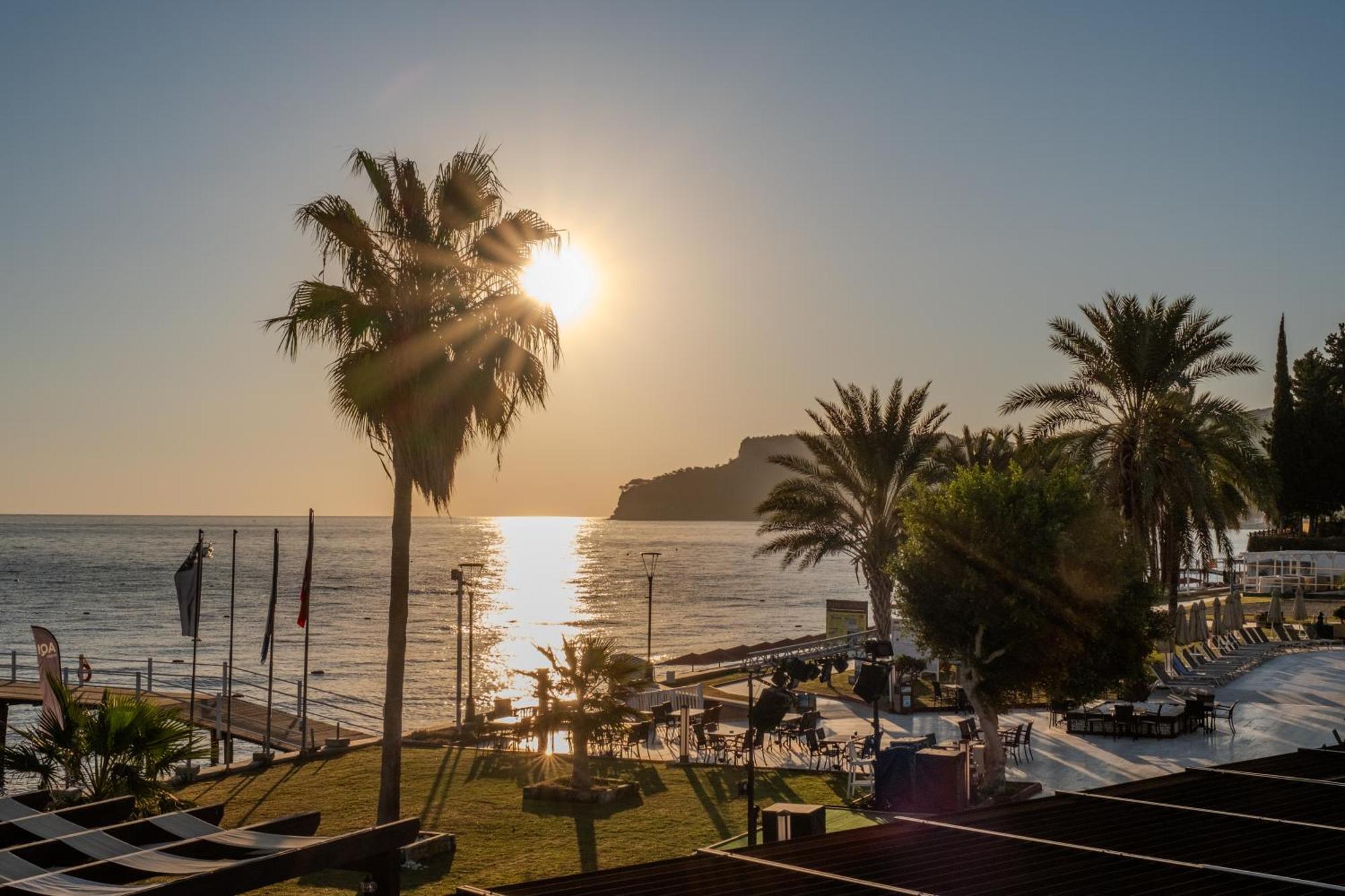 Hotel Aqi Hydros Club à Kemer Extérieur photo Sunset at the beach